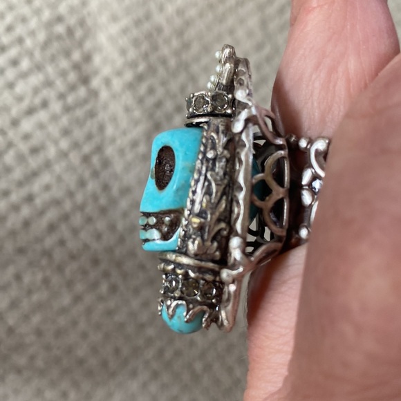 Skull ring - Picture 3 of 11